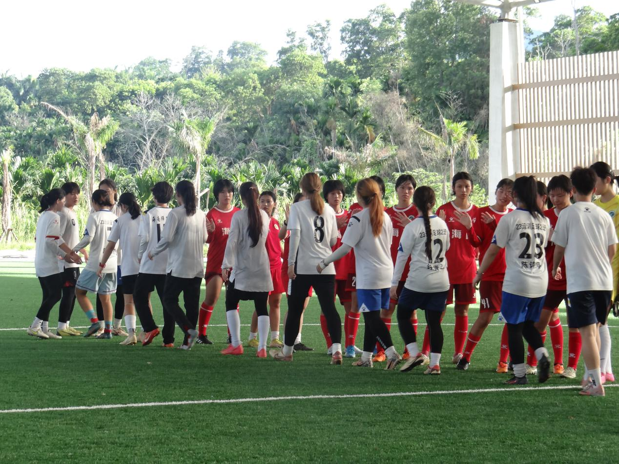 海师大足球代表队与琼中U17梯队交流赛
