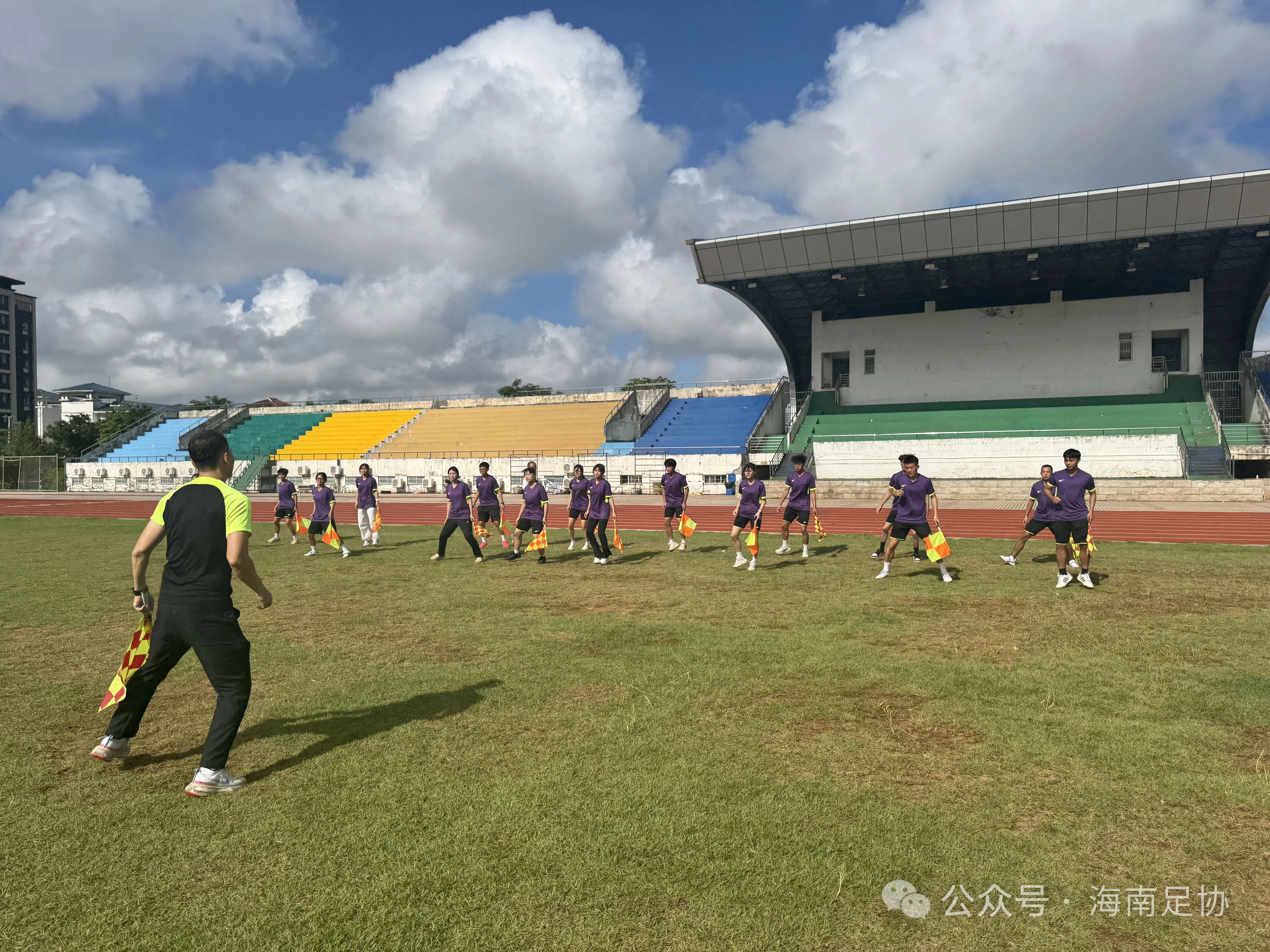 2025年海南省足球三级裁判员培训班（第三期）在海南师范大学足球学院开班