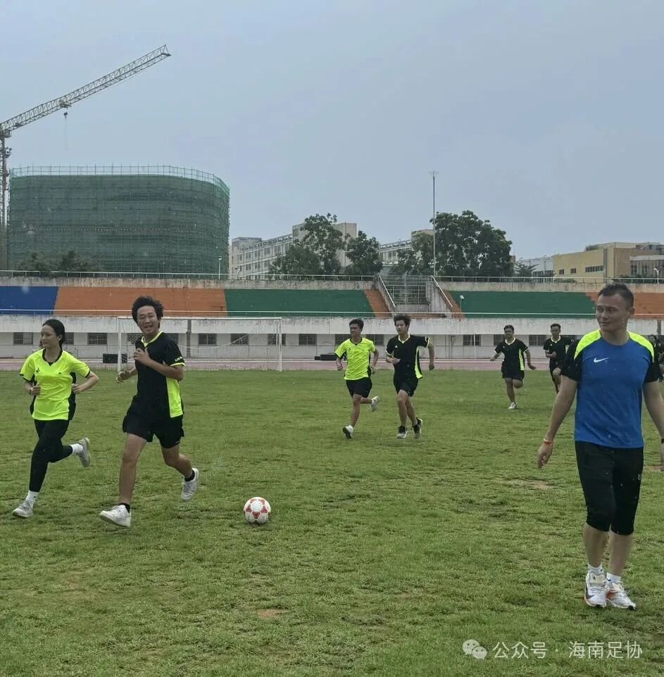 2025年海南省足球三级裁判员培训班（第三期）在海南师范大学足球学院开班