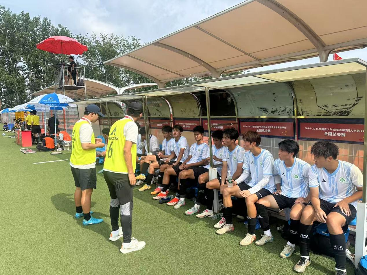 海师男子足球队在全国大学生校园足球赛荣获佳绩