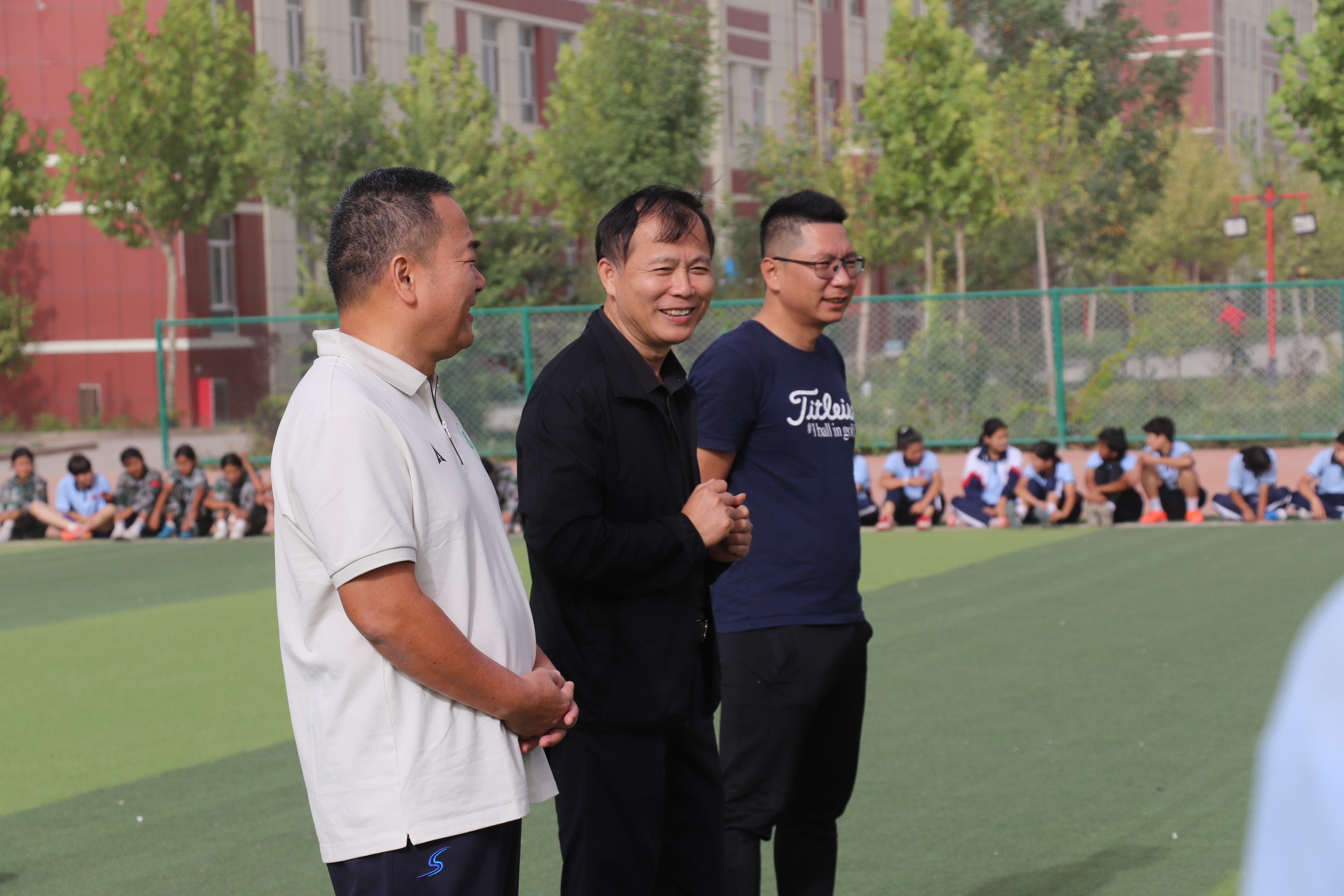 足球学院黄振洲教授赴温宿四中授足球专项课