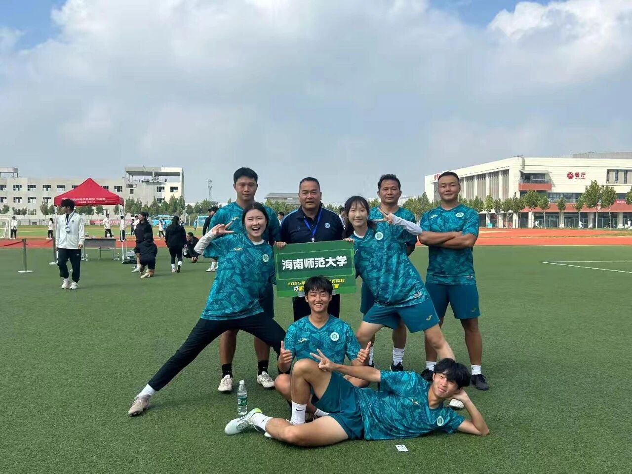 我院师生首次参加2025年全国高等体育院校足球技能大赛喜获佳绩