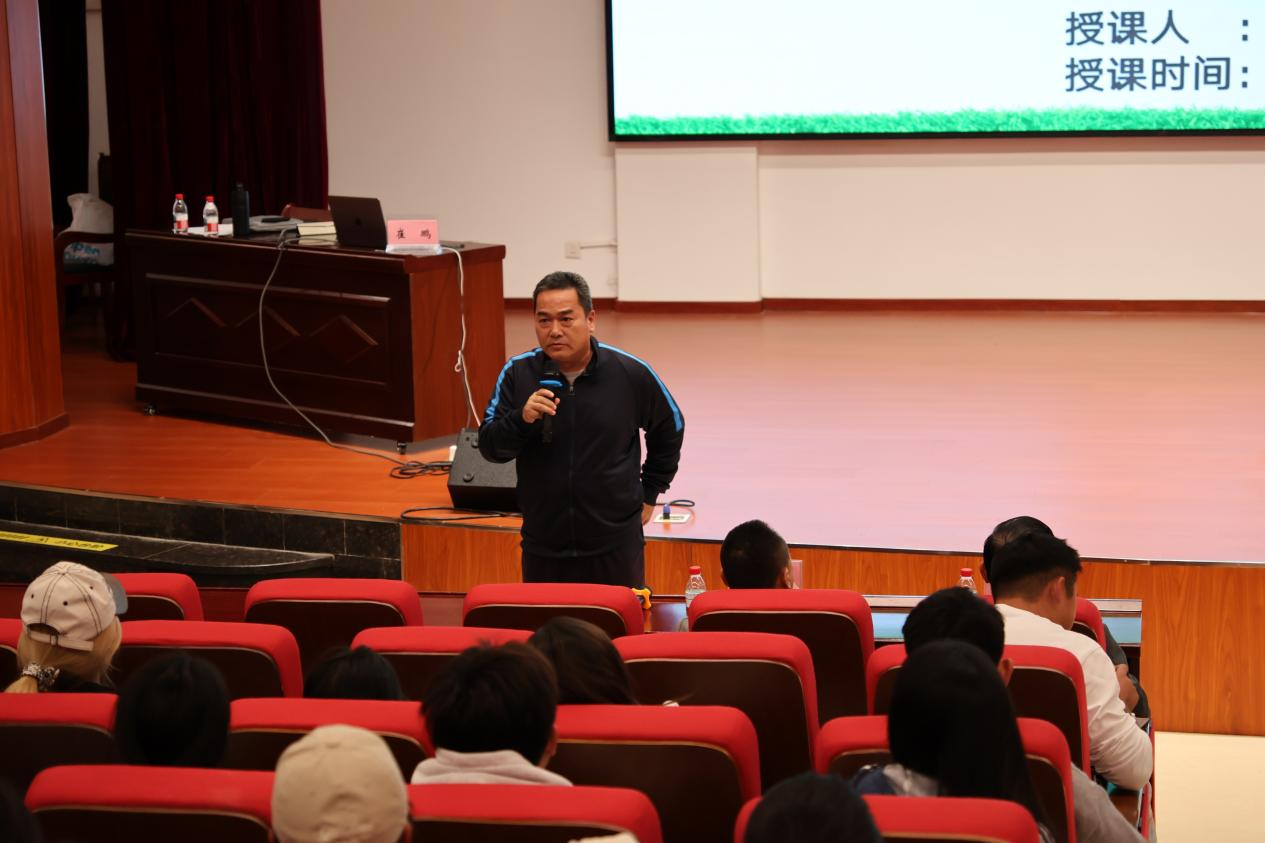 足球学院举办“中日青少年足球人才培养机制的实践逻辑与启示”专题讲座