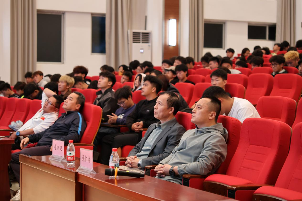 足球学院举办“中日青少年足球人才培养机制的实践逻辑与启示”专题讲座