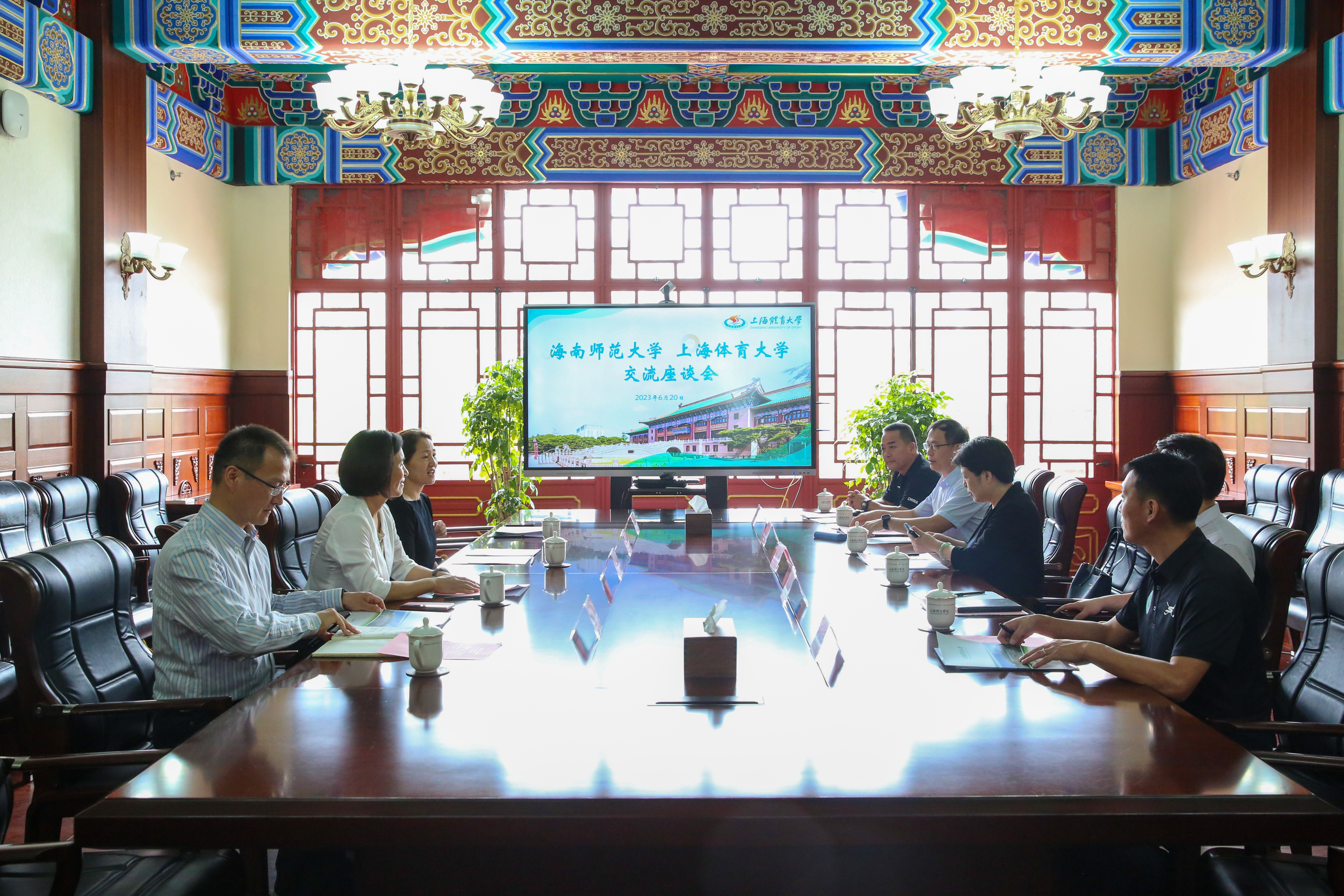 许玫带队赴上海体育大学推进足球学院工作