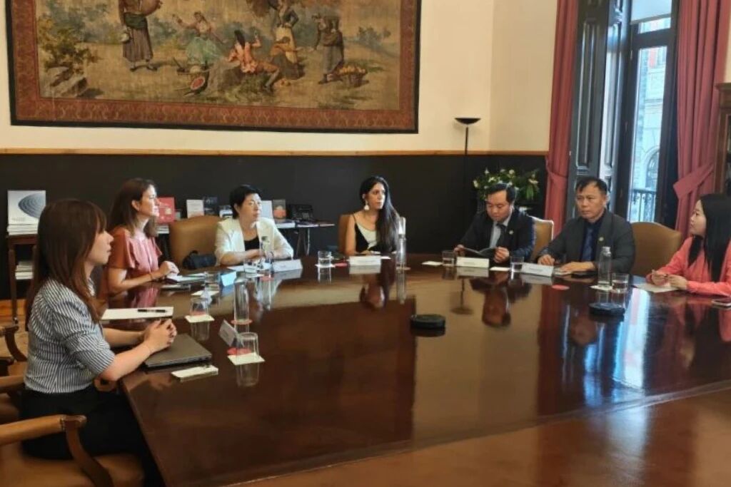 校党委书记许玫一行与内布里哈大学进行座谈