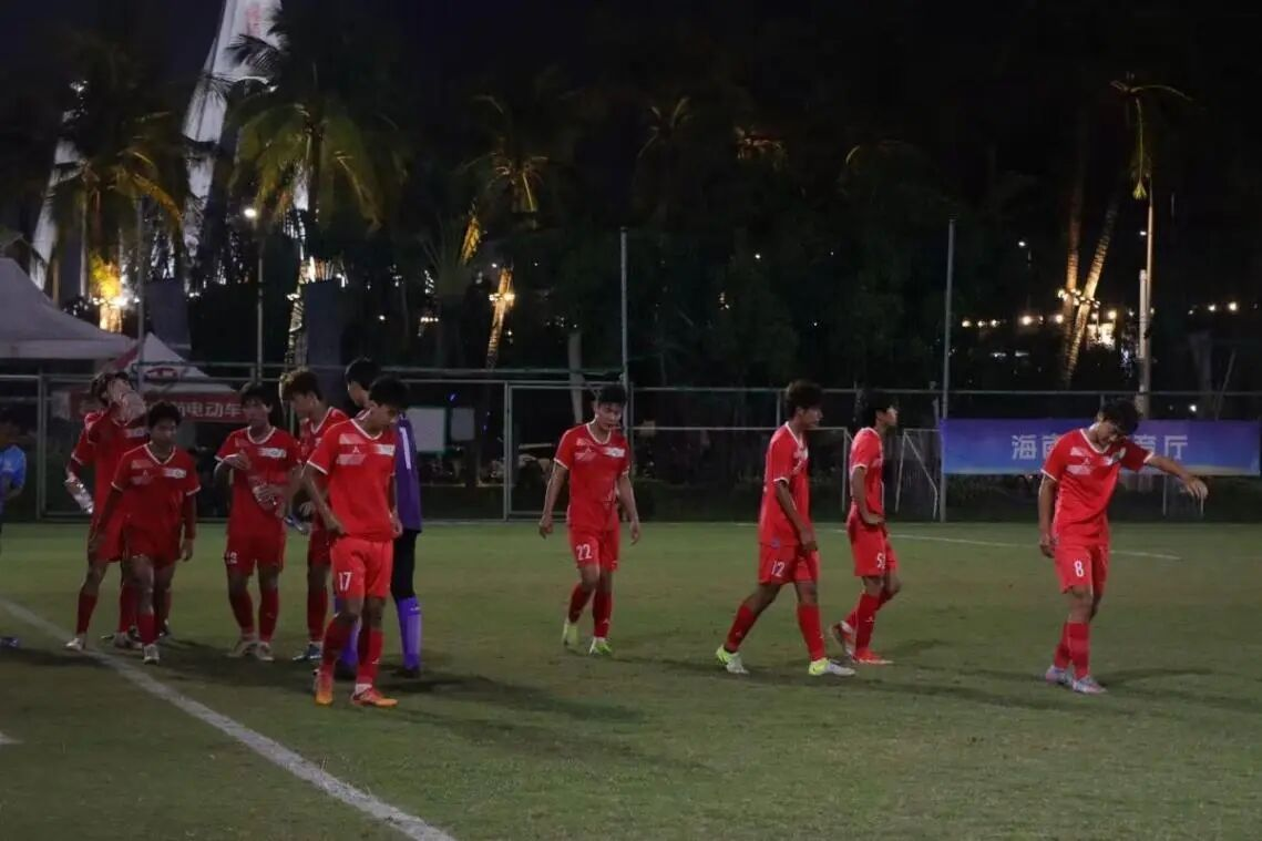 海师男子足球队以全胜战绩夺得2025年海南省大学生足球赛暨大学男子校园足球联赛冠军